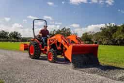 Kubota LX2620SUHSD R14 Package Deal